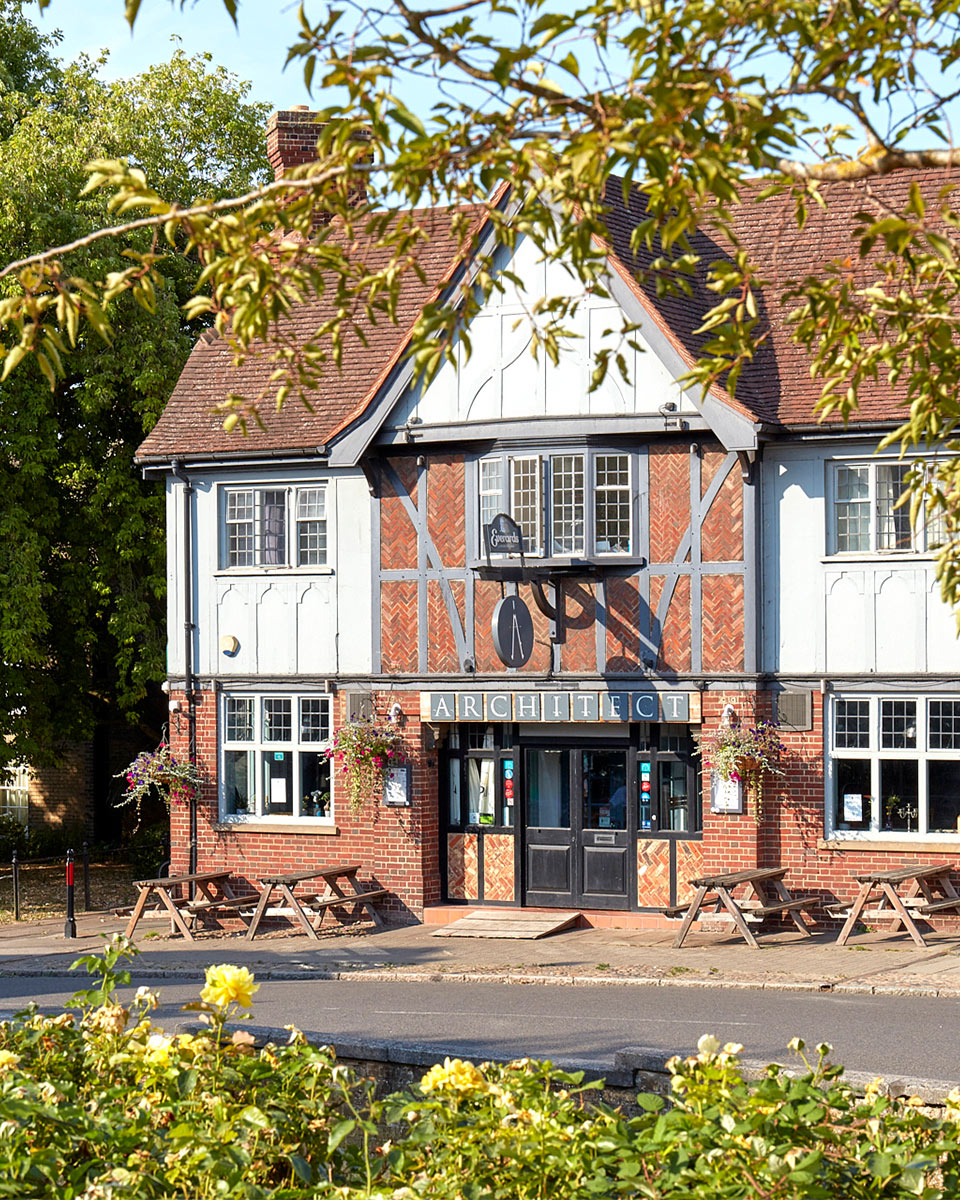 Cambridge_TheArchitect-Pub-Entrance_Journey-L960