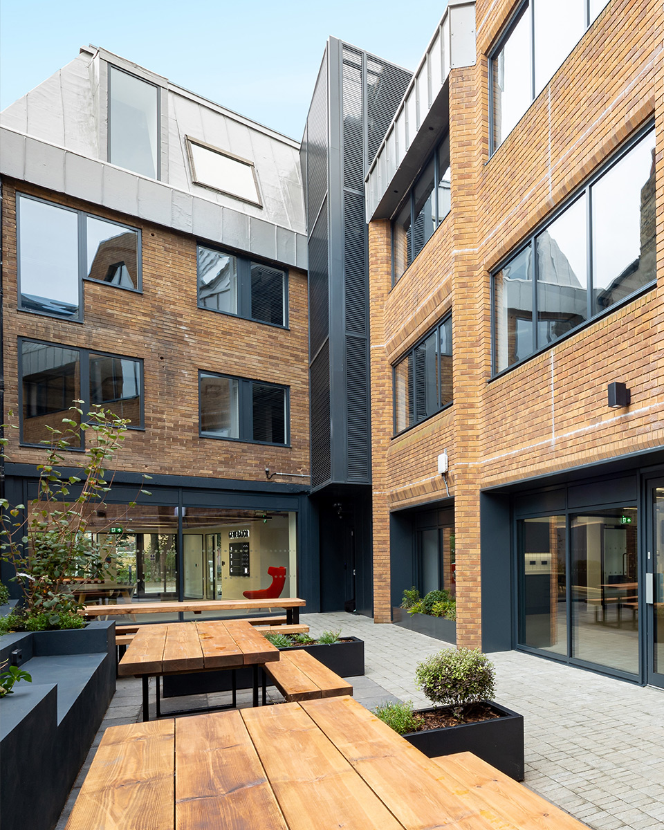 5Generator-Cambridge_Courtyard-Shared-Workspace_Journey-B960